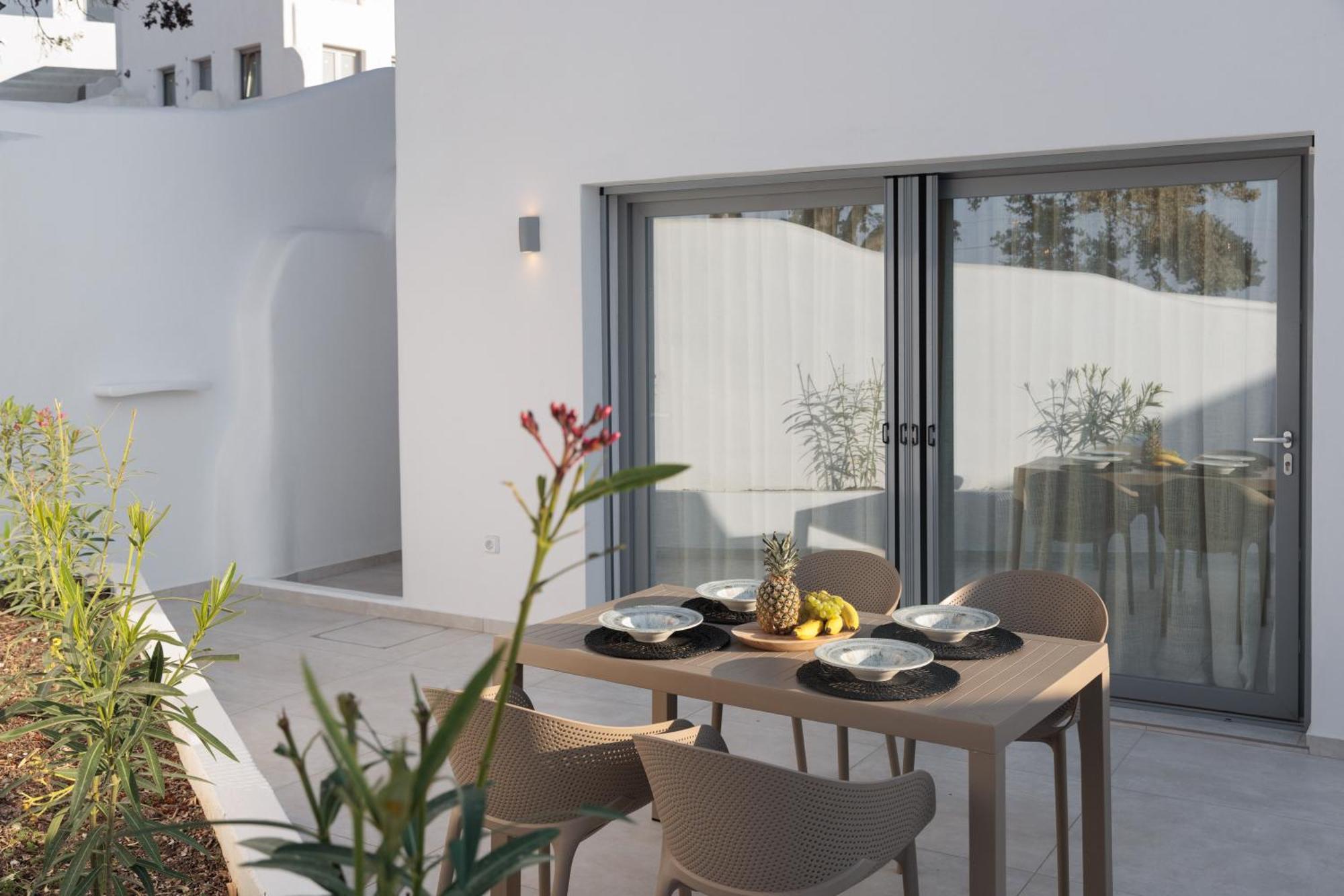 Seanfinity Beachfront Suites Mikri Vigla Zimmer foto